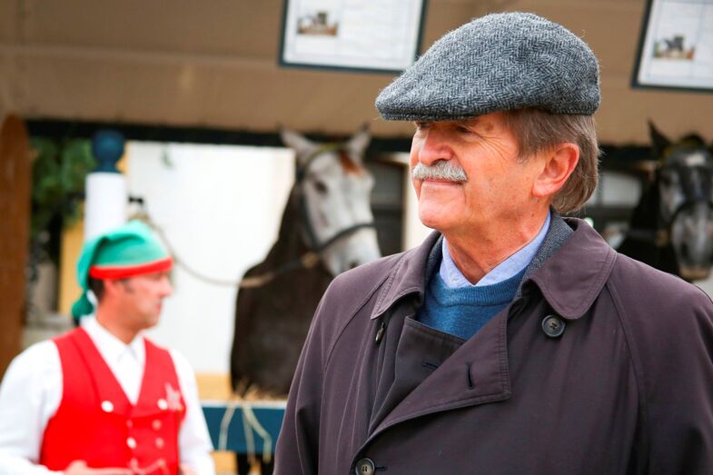 D. Duarte junto a uma das casetas de um dos criadores do Cavalo Lusitano, presente na feira 