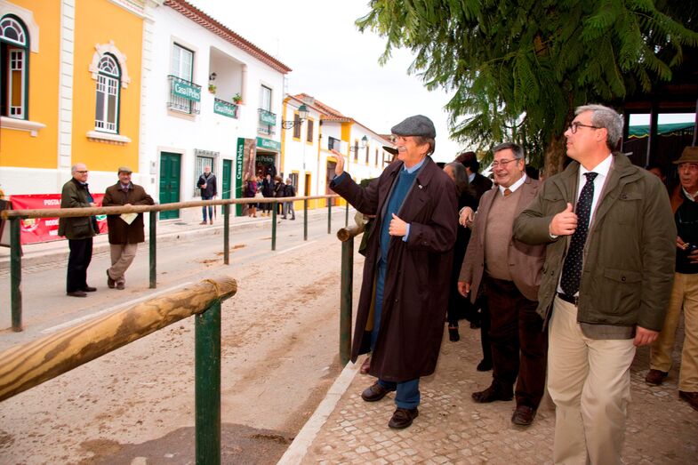 Duarte de Bragança no Largo do Arneiro, o principal palco da Feira da Golegã e do Cavalo Lusitano, a ser saudado por populares 