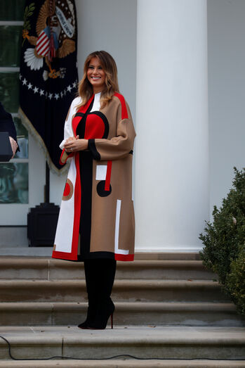 A incrível coleção de casacos de Melania Trump 