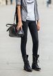 Combat boots com skinny jeans
