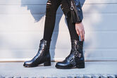 Combat boots com skinny jeans