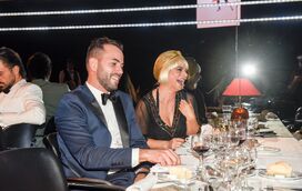 Rita Mendes e ex-namorado divertem-se juntos na noite