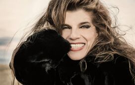 'Dança': Anamar obrigada a pedir esmola na rua para sobreviver