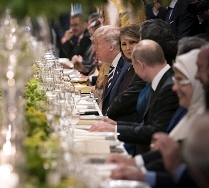 A foto que está a pressionar Donald Trump. Melania flirta com Putin