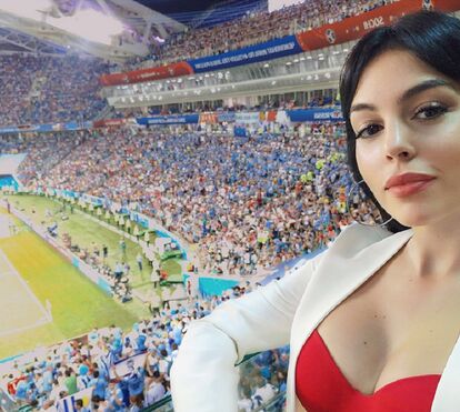 Georgina mostra como os filhos de Cristiano Ronaldo fazem claque durante jogo do pai