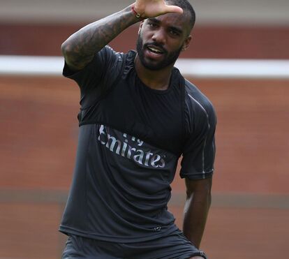Sexo, álcool, rock and roll... e gás do riso. Jogadores do Arsenal surgem inconscientes em vídeo polémico