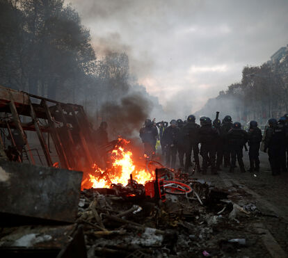 É o caos em Paris: violência, explosões, granadas e mais de 300 detidos!