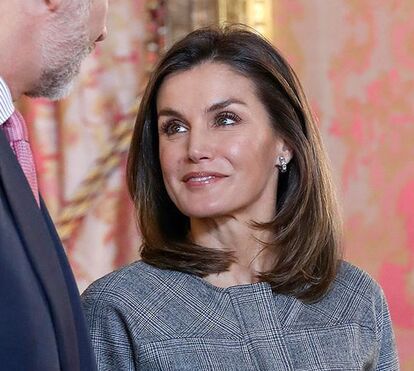Letizia elegante com vestido Massimo Dutti