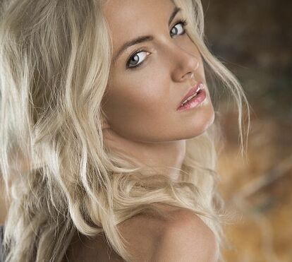 Estrela pop romena morre afogada aos 34 anos