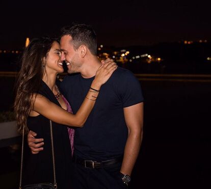 Que apaixonado! Pedro Teixeira surpreende namorada com um ramo gigante de flores