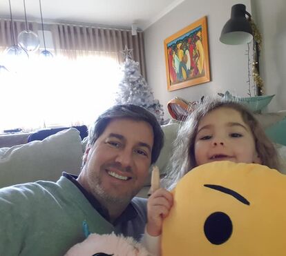 Bruno de Carvalho apoia-se nas filhas este natal... mas falta uma!