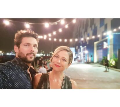 Cheio de piada ou mau gosto?! Jorge Corrula mostra a mulher Paula Lobo Antunes... de perna aberta