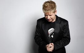 Roberto Leal em lágrimas ao falar da doença: "Tenho 7 cortes no corpo"