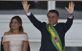 O look da nova primeira-dama do Brasil na tomada de posse de Bolsonaro