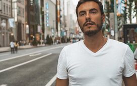 O amor está no ar! João Cajuda partilha fotografia ao lado do namorado no São Valentim e recebe maré de elogios