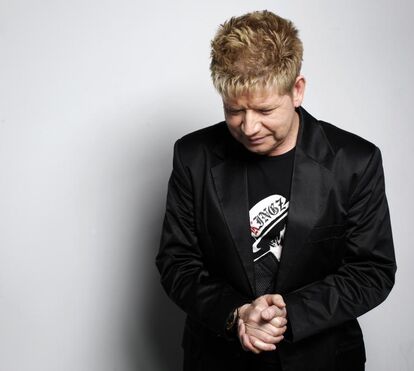 Roberto Leal em lágrimas ao falar da doença: "Tenho 7 cortes no corpo"