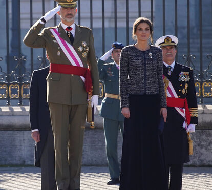 Letizia elege veludo e tweed para começar o ano 