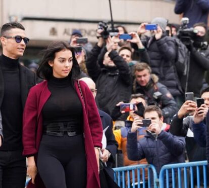 Cristiano Ronaldo isola mãe e irmãs em dia que enfrenta a justiça