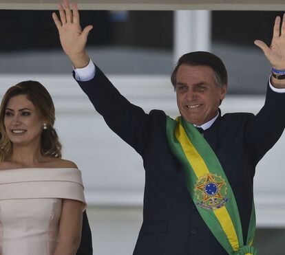 O look da nova primeira-dama do Brasil na tomada de posse de Bolsonaro