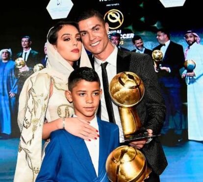 Georgina Rodríguez usou 'hijab' em gala no Dubai