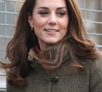 Kate mostra-se casual e confortável com casaco de 450 euros