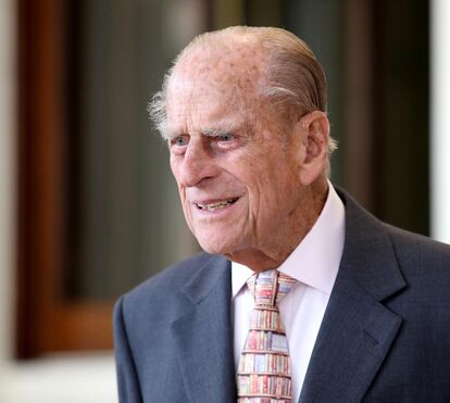 Impressiona! Novas imagens do marido de Isabel II, à saída do hospital, chocam britânicos