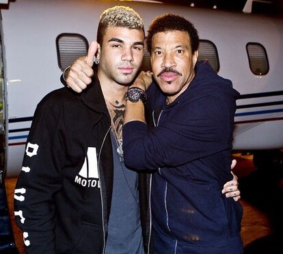Filho de Lionel Richie detido em aeroporto depois de dizer que tinha uma bomba