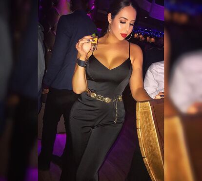 Poderosa! Prima de Cristiano Ronaldo exibe o 'bumbum' em Ibiza