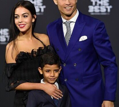 A festa é em Turim: Cristiano Ronaldo junta família e amigos para jantar dos 34 anos 