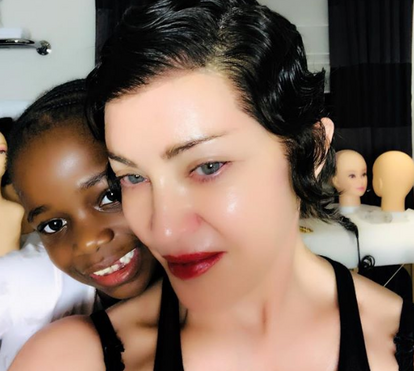 O novo visual moreno de Madonna