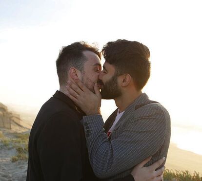 Casal gay da 'Casa dos Segredos' renova votos de casamento no Brasil... e há vídeo