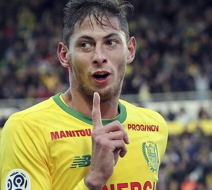 Corpo do futebolista Emiliano Sala pode estar no meio dos destroços encontrados no Canal da Mancha