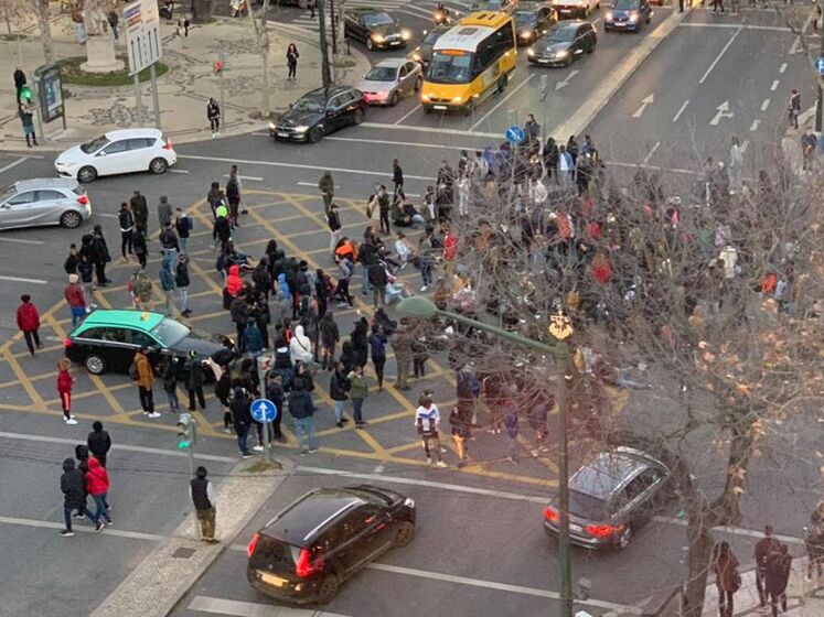 PSP atacada à pedrada na Baixa de Lisboa responde com tiros