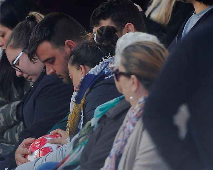 Julen, málaga, corpo, poço, pais, funeral, dor, emoção