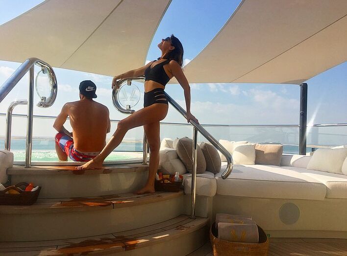 Cristiano Ronaldo e amigos aproveitam hospitalidade de milionário do Dubai