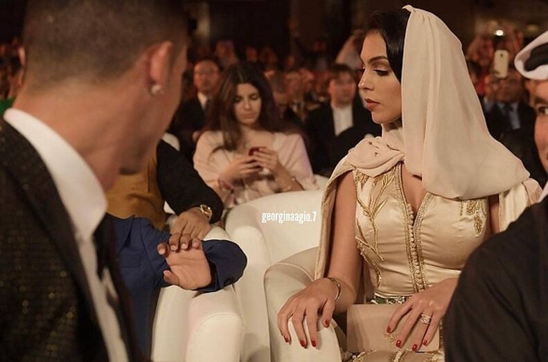Georgina Rodríguez usou 'hijab' em gala no Dubai