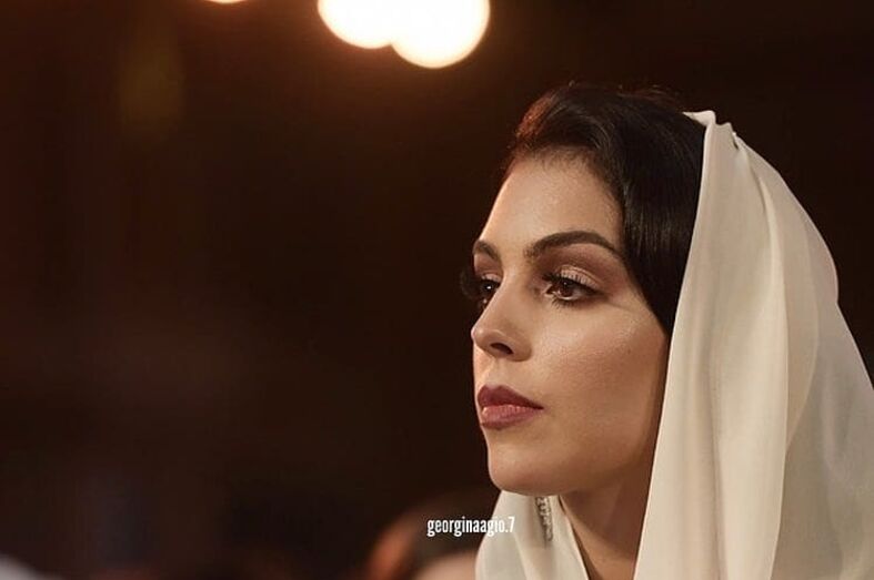 Georgina Rodríguez usou 'hijab' em gala no Dubai