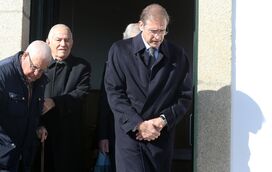 Mulher, muito doente, falha funeral do pai de Passos Coelho