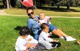 Nem a deixam respirar! Bebés chamam por Georgina durante as suas férias sem Ronaldo