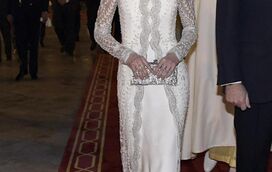Letizia deslumbra em Marrocos com look de noiva