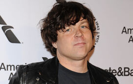 Músico Ryan Adams acusado de assediar sexualmente várias mulheres incluíndo a ex-mulher
