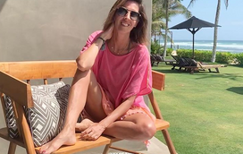 Ana Marques namora no Sri Lanka e exibe boa forma física de fato de banho