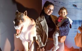 Famosos divertem-se com os filhos em 'Gigantes da Idade do Gelo e a Evolução Humana'