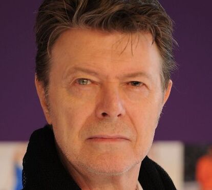 Revelação chocante: David Bowie esteve envolvido trio sexual com duas raparigas, uma delas tinha 16 anos
