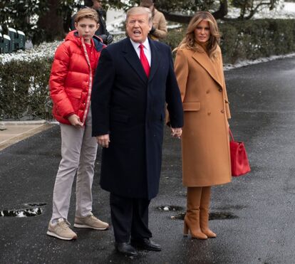 Melania Trump paga mais de 25 mil euros por casaco, botas e carteira