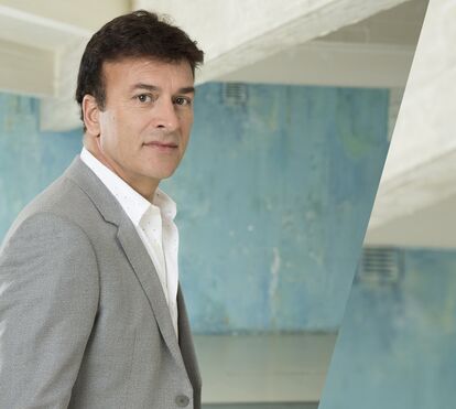 Segredo revelado! Tony Carreira tem namorada de 38 anos... e já vive com ela!