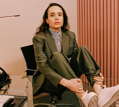 Ellen Page foi obrigada a usar vestidos e saltos altos para "esconder que era lésbica"