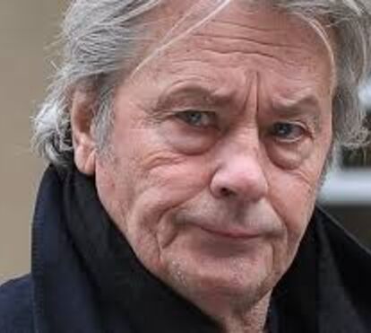Teve o mundo a seus pés, perdeu fortuna de 300 milhões e acabou isolado, sozinho com o seu cão. Morreu Alain Delon, o eterno ícone do cinema francês  