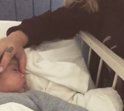 Que dor! Carolina Deslandes em sofrimento por causa do filho bebé que está internado