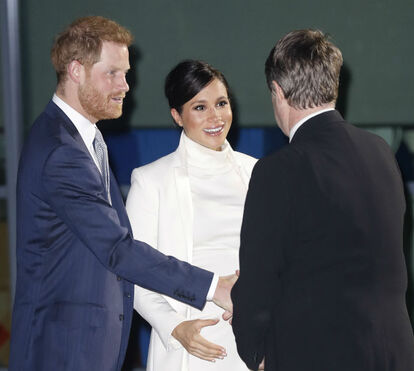 Meghan é a imagem da elegância com casaco de 1000 euros 